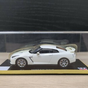 【1/43】NISSAN GT-R（ホワイトパール） （京商KYOSHO_05501W）