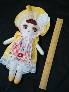 昭和レトロ風、手作り文化人形。ハンドメイドドール。黄色、赤茶髪、和柄、白レース。新品。