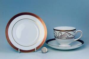  　ウェジウッド 　＝　 PARIS ・Cup&Saucer &Plate 　(1級品)　貴重品