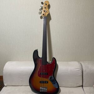 Fender Japan フレットレスベース