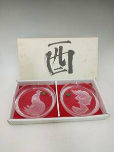 0701-0020　 中古★干支　酉　鳥　プレート　２客　クリスタル皿　飾り皿　HOYA