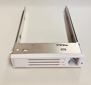 2YXS309★中古★NEC Express5800/120Li/120Rh-2 3.5インチHDD マウンタ