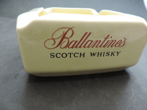 希少品　　★Ｂａｌｌａｎｔｉｎｅ’ｓ　灰皿★　　陶器製　　高さ：約５cm・幅：約１１cm　　中古品