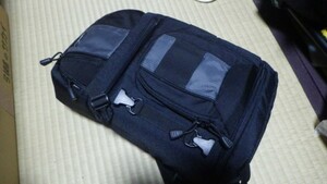 美品　ロープロ Lowepro スリングショット 102AW