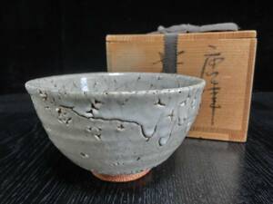 ★茶道具 / 抹茶碗『唐津 井戸 梅花皮茶碗 (直径12.5cm / 木箱入り』※検)かいらぎ 斑唐津 無地唐津 灰釉★