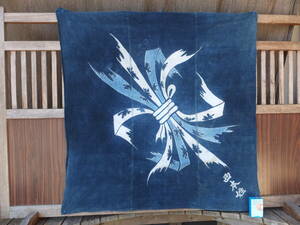 手織り中厚藍木綿筒描虫食い熨斗文風呂敷古布・3幅繋ぎ・104×102㌢・重220g・リメイク素材
