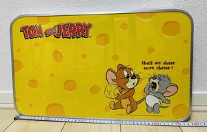 【新品未開封品】トムとジェリー 折り畳みテーブル　TOM and JERRY 黄色 トムジェリ　テーブル　携帯テーブル サイドテーブル おままごと