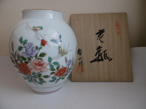 未使用　有田焼　哲山作　色絵　花器/花瓶/丸壺　元箱・木箱付き　経年保管品　蝶・バラ・花