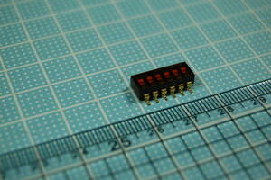 中古 電子部品 デップスイッチ FUJISOKU SMS706 表面実装タイプ 6回路 20個 ほぼ未使用 現状渡し ジャンク扱いにて 