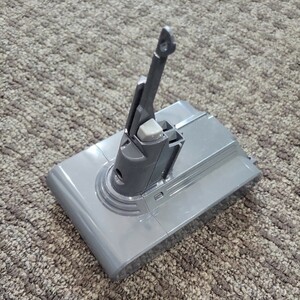 【ジャンク品】dyson ダイソン V7 V8 対応 バッテリー 電池 互換品 3000ｍAh battery V7 / SV11 対応 壁掛けブラケット対応 / Fluffy