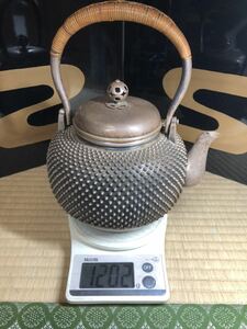 純銀 籐編提手 霰打 大型 煎茶 湯沸 銀瓶 　重さ1202g 煎茶道具
