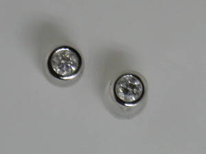 PT900　天然ダイヤモンド0.3ct　ピアス 5ｍｍ