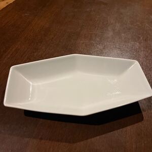 ☆送料無料☆中古品　白山陶器　亀甲 KIKKOU 食器 プレート白磁　WM 長鉢