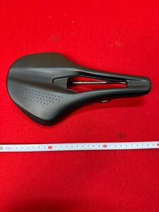 E10 fizik　フィジーク　TEMPO ARGO R3　サドル幅160mm 75mm 中古品