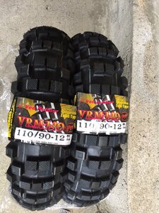 送料込新品KSR エイプ等 ブロックタイヤ VRM-140 110/90-12TL 2本セット ビーラバー Vee Rubber