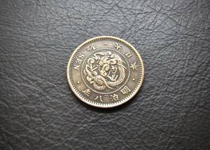 特年　明治8年　半銭銅貨 送料無料 （14929）　 古銭 骨董　アンティーク　日本 貨幣　菊の紋章 お宝