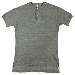 サイベーシックス　日本製　ヘンリーネック　ワンポイント　Tシャツ