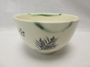 I04132 【 未使用 茶道具 松色絵 茶碗 陶印 作者不明 箱無 】 検) 作家物 煎茶道具 茶懐石 茶湯 茶事 茶器 茶具 お点前 来客 お稽古 ⅰ