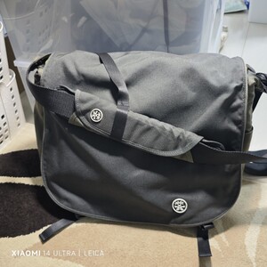 CRUMPLER メッセンジャーバッグ ガンメタル 大きいバッグ ノートPC2台 クランプラー