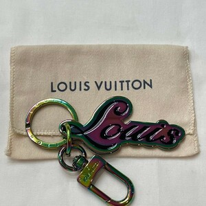 質マルタカ　LOUISVUITTON ルイヴィトン ポルトクレ・ルイ メタリック M63634 グラデーションロゴ キーホルダー