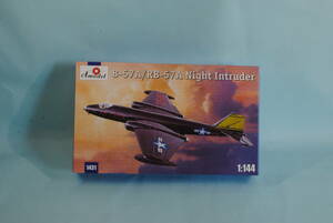 送料無料　1/144 Amodel 1431 B-57A/RB-57A Night Intruder