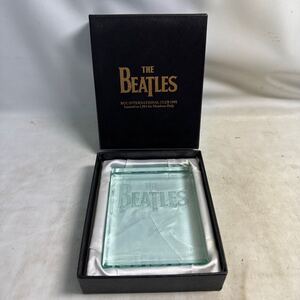 K212-117 お宝級 希少 限定品 THE BEATLES ビートルズ BCC INTERNATIONAL CLUB 1998 ガラス製 盾 トロフィー 現状品 送料600円