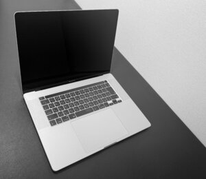 Retina MacBook Pro シルバー A2141 2019 ロジックボード欠品 /現状品/ジャンク出品 (C02GN03LMD6P)