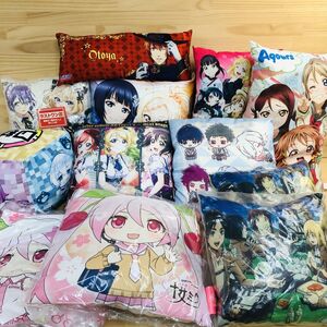 3A42844 まとめ売り クッション アニメ 進撃の巨人 ラブライブ うたプリ