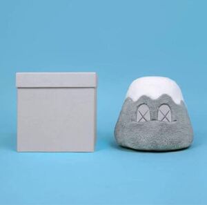 【正規品】新品未使用 段ボール付き　KAWS holiday Japan カウズ 富士山 ぬいぐるみ ホリデージャパン グレー 日本限定 2019年