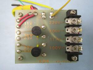 トランス変圧器(220.200.117.100V)-(11.18.22V) 外寸（横6.6cm 縦9.8cm奥行7.5cm）1.3kg