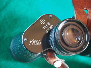 KERN スイスミリタリー　軍用双眼鏡　ケルン　Kern AARAU Armee-Modell 1966 8X30 SWISS ARMY　military binoculars