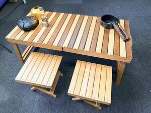 超高品質 全木製 アウトドアテーブルとスツール2個 3点セット キャンプ テーブル レジャーテーブル 折りたたみ収納 天然木 90×43×38cm 
