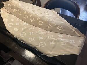 美品【LOUIS VUITTON】ルイヴィトン モノグラム スカーフ ストール 襟巻き　ベージュ　ルイヴィトンJapan国内正規品