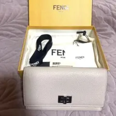 正規品　FENDI PEEKABOO