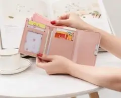 【美品】財布　ピンク　小物　カード入れ　コンパクト　三つ折り　シンプル