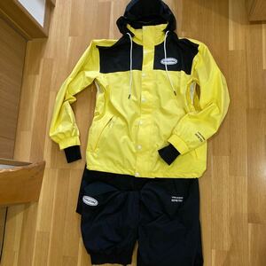 VOLCOM 美品 サイズM 黄 黒 上下セット GORE-TEX ゴアテックス ボルコム スノーウェア ウェア snow スノーボード アーサーロンゴ　バートン