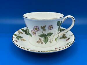 【未使用　保管品　箱なし】Wedgwood ウェッジウッド　★WILD STRAWBERRY カップ&ソーサー　カップ87×高さ65mm　ソーサー140mm