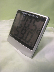 THERMO・HYGROMETER シンワ測定（株）製　材質/ＡＢＳ樹脂　中古　経年変化有　メダカの繁殖・飼育管理使用　送料落札者様負担着払い