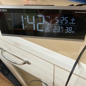 SEIKO交流式デジタル電波目ざまし時計中古品