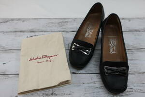 ★【B送900円】370　難有　Salvatore Ferragamo　サルヴァトーレフェラガモ　イタリア製　ヒールパンプス　黒　5 1/2　レザー　リボン