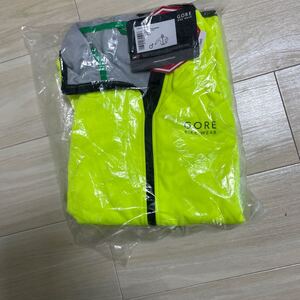 未使用品　GORE BIKE WEAR ウィンタージャケットフード付き　ELEMENT WS SO HoodysサイズXL Windstopper採用品