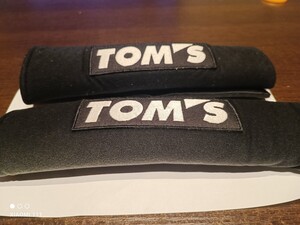 【美品】TOMS ショルダーパッド　シートベルトカバー　トムス　黒