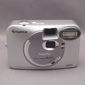 美品 FUJIFILM FINEPIX A201 シルバー デジカメ 単3電池 フジ 富士フィルム ファインピックス ジャンク品 管17513