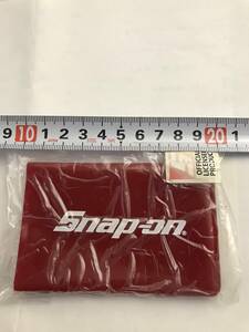 スナップオン カードケース パスケース　人気のレッド Snap-on ラバータイプ　新品未使用　廃盤商品？？　定形外発送　最後の1つ！