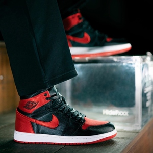 【未使用】26.5cm US9.5 Nike WMNS Air Jordan 1 Retro High OG Satin Bred FD4810-061 ナイキ ジョーダン 赤 黒 レッド ブラック BRED