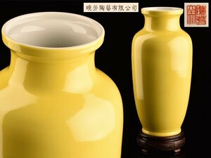 【琴》送料無料 中国美術 台湾 暁芳窯 暁芳陶芸有限公司 黄釉大花入 唐木台付 高36cm 箱付 WK655