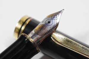 【w324】Pelikan／ペリカン　Souveran／スーベレーン　レッド　赤　ペン先：18C 750刻印あり　万年筆　文房具　筆記用具