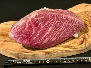 【即決】高級赤身肉【さつまビーフ】黒毛和牛カメノコ上 860g 切るだけスペック 希少部位 シルクロース 贅沢焼肉 安心現品画像 W1015