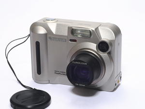 FUJIFILM FinePix 600Z フジフイルム ファインピクス コンパクトデジタルカメラ 難あり ジャンク品