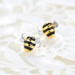 小さめ 蜜蜂 ピアス レトロ 韓国 シンプル レディース ミツバチ 可愛い 上品